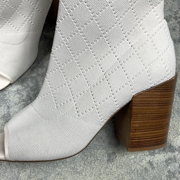 Kelsi Dagger Macey Stretch Diamond Knit Sock Boot Vanilla White Open Toe Sz 9 - Picture 5 of 14